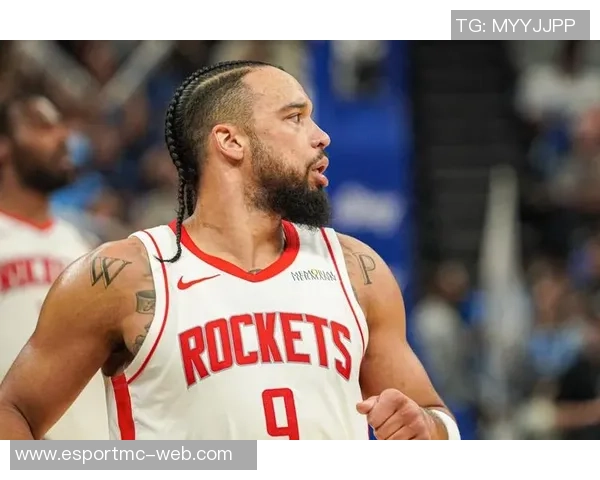 狄龙三分球表现出色半场15分3篮板助力球队争胜