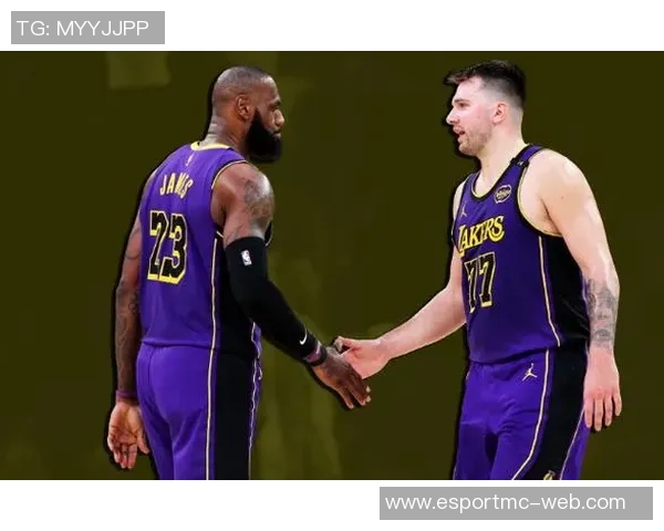 詹姆斯坚持东契奇最后出场引发热议湖记独家揭秘首发阵容介绍背后的故事